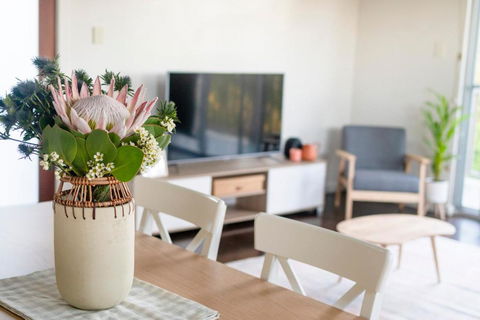 Peaceful Hills Escape: Charming 2-Story Retreat - Perth Resorts 3