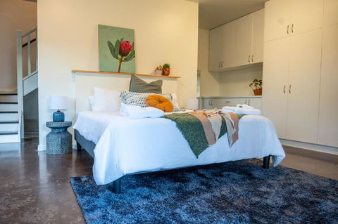 Peaceful Hills Escape: Charming 2-Story Retreat - Perth Resorts 2