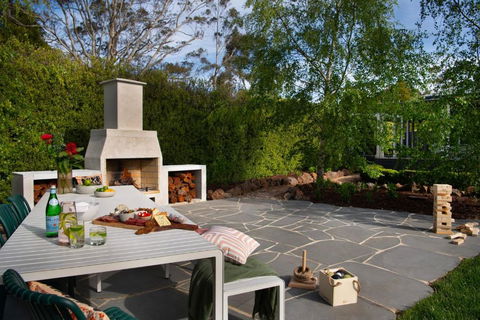 Peahen House - Perth Resorts 1