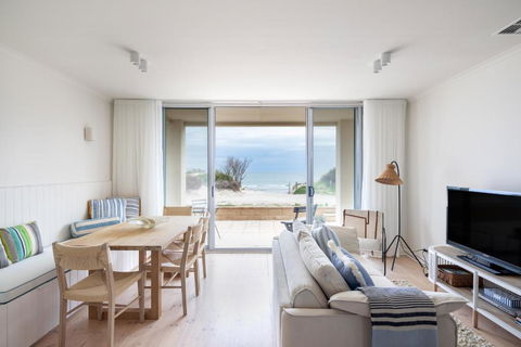 Pearl, Designer Beachfront Retreat, Semaphore Park - Accommodation Perth 3