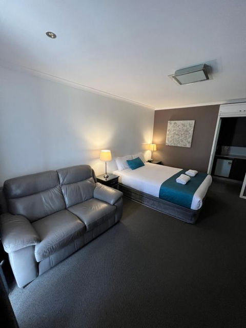 Pevensey Motor Lodge - Accommodation Perth 3