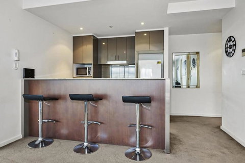 Portside Bliss Your Urban Escape In Melbourne - Perth Resorts 3