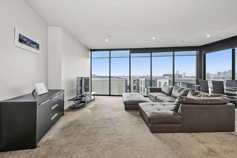 Portside Bliss Your Urban Escape In Melbourne - Perth Resorts 2