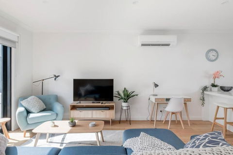 Perfect Port Melbourne Townhouse - Perth Resorts 1