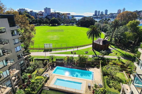 Penthouse With Private Terrace, Parking + 2 Pools - Accommodation Perth 3