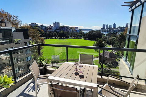 Penthouse With Private Terrace, Parking + 2 Pools - Accommodation Perth 2