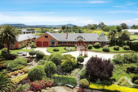 Perfect Entertainer-s Home With Pool - Accommodation Perth 0