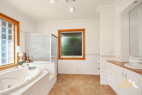Perfect Entertainer-s Home With Pool - Accommodation Perth 2