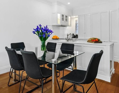 Perfect Page St Home 3Bed 2Bath Sleeps 6 - Perth Resorts 1