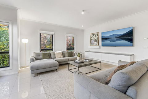 Perfectly Located 4-Bed House In Kensington - Perth Resorts 0