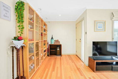 Perfectly Located Townhouse In Heart Of Ringwood - Perth Resorts 3