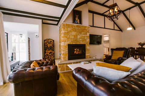 Pet-Friendly Highlands Home With Fireplace - Accommodation Perth 0