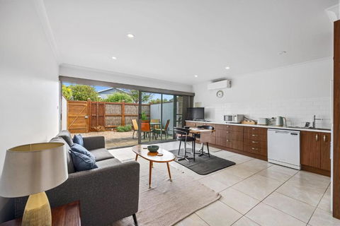 Petite Retreat - Perth Resorts 2