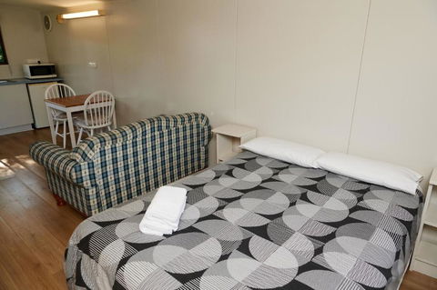 Pine Country Caravan Park - Accommodation Perth 2