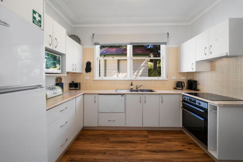 Pine Lodge - Accommodation Perth 2