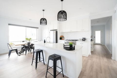 PIPER Modern Home Walk To Beach Shops Parks - Accommodation Perth 0