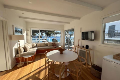PIPI SHACK - Iconic Waterfront Shack Binalong Bay - Accommodation Perth 2