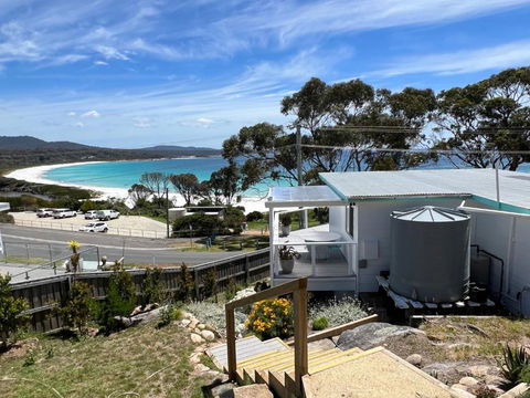 PIPI SHACK - Iconic Waterfront Shack Binalong Bay - Accommodation Perth 1