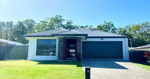 Plantation Retreat 4 Bedroom Modern Home - Accommodation Perth 1