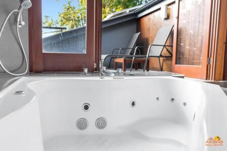 Pole Home In Paradise @ Kuranda - Perth Resorts 3