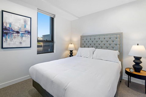 Polished 2-Bed Apartment With Gorgeous City Views - Accommodation Perth 1