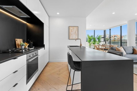 Polished 2-Bed Apartment With Gorgeous City Views - Accommodation Perth 2