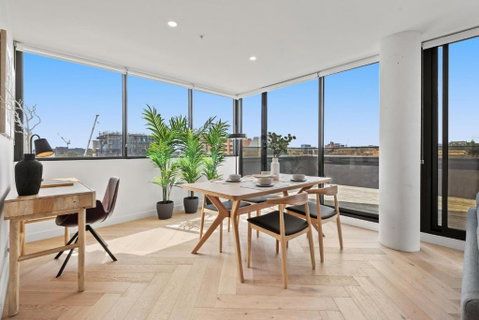 Polished 2-Bed Apartment With Gorgeous City Views - Accommodation Perth 3