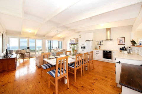 PORT WILLUNGA DREAMING A Beach Front Experience - Accommodation Perth 0