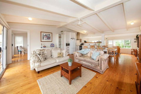 PORT WILLUNGA DREAMING A Beach Front Experience - Accommodation Perth 1