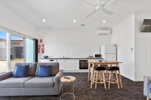 Port Lincoln Shark Apartment 4 - Perth Resorts 1