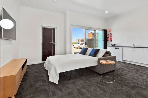 Port Lincoln Shark Apartment 5 - Perth Resorts 3