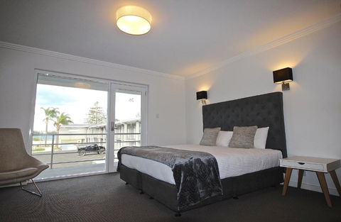 Quays Hotel - Accommodation Perth 0