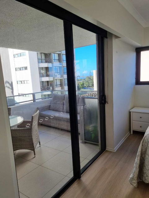 Private Bedroom And Bathroom In A Shared Apartment - Accommodation Perth 0