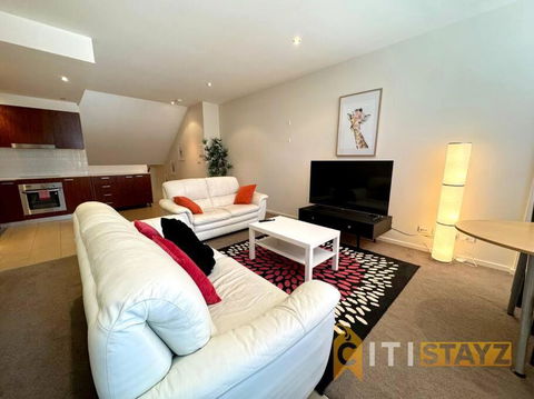 Pretty Penthouse - Close To ANU - Accommodation Perth 0