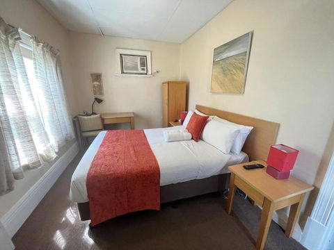 Princes Lodge Motel - Accommodation Perth 2