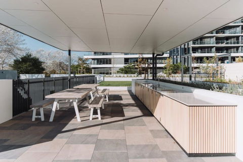 Pristine 2-Bed Apartment With Pool And BBQ - Accommodation Perth 2