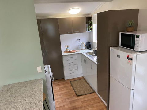 Private Guesthouse - Pet Friendly - Walk To Beach - Perth Resorts 1