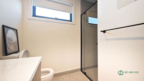 Private Suite With Queen Bed TV - Room 11 - Perth Resorts 1