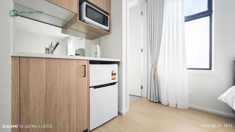 Private Suite With Queen Bed TV - Room 11 - Perth Resorts 2