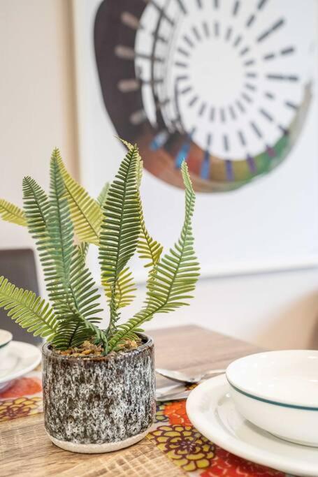 Quaint Auchenflower 1B1B Apt W Parking Close To UQ - Accommodation Perth 2