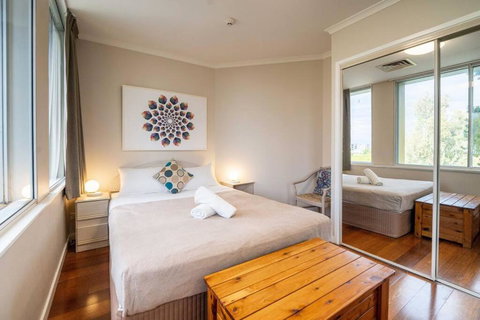 Quaint Auchenflower 1B1B Apt W Parking Close To UQ - Accommodation Perth 3