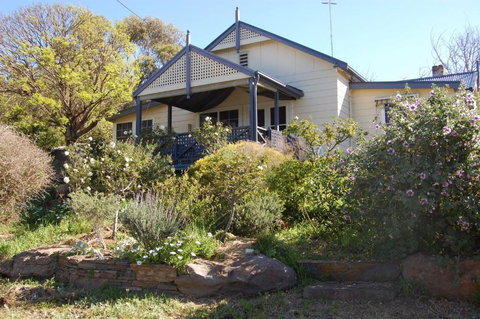 Quaint Cottage Nestled Amongst The Trees - Accommodation Perth 0