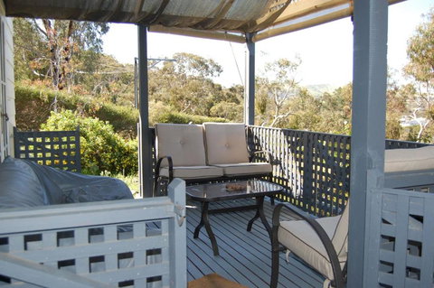 Quaint Cottage Nestled Amongst The Trees - Accommodation Perth 2