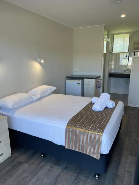 Queens Beach Hotel - Accommodation Perth 0