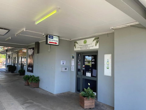 Queens Beach Hotel - Accommodation Perth 1