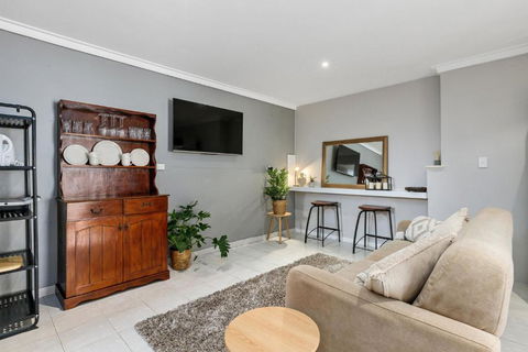 Quiet & Comfy - Accommodation Perth 0