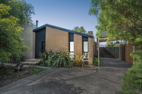 Quiet & Cozy 4 Bedroom Home - Accommodation Perth 0