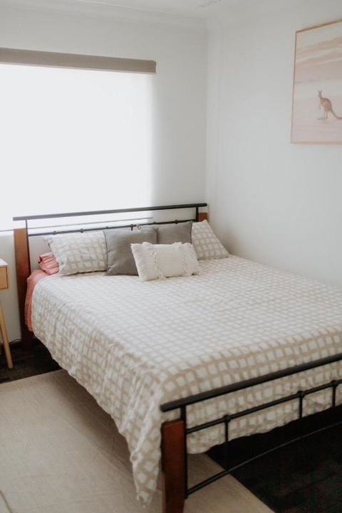 Quiet Corner Sleeps 4, Near Perth & Fremantle - Accommodation Perth 3