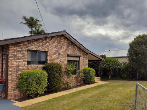 QUIET PROPERTY BY THE RIVER - Accommodation Perth 0