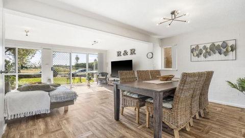 R & R Port Macquarie - Accommodation Perth 0